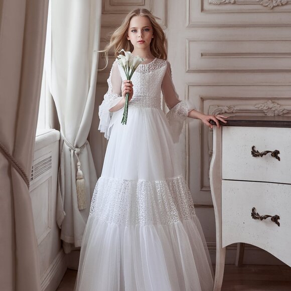 Tulle elegant dress with lace in a classic style for communion or a flower girl - Picture 1 of 3